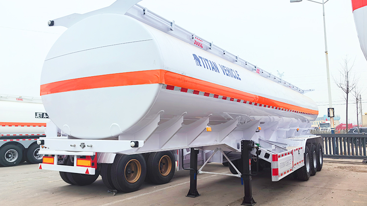 3 Compartments Oil Fuel Tanker for Sale in Mali
